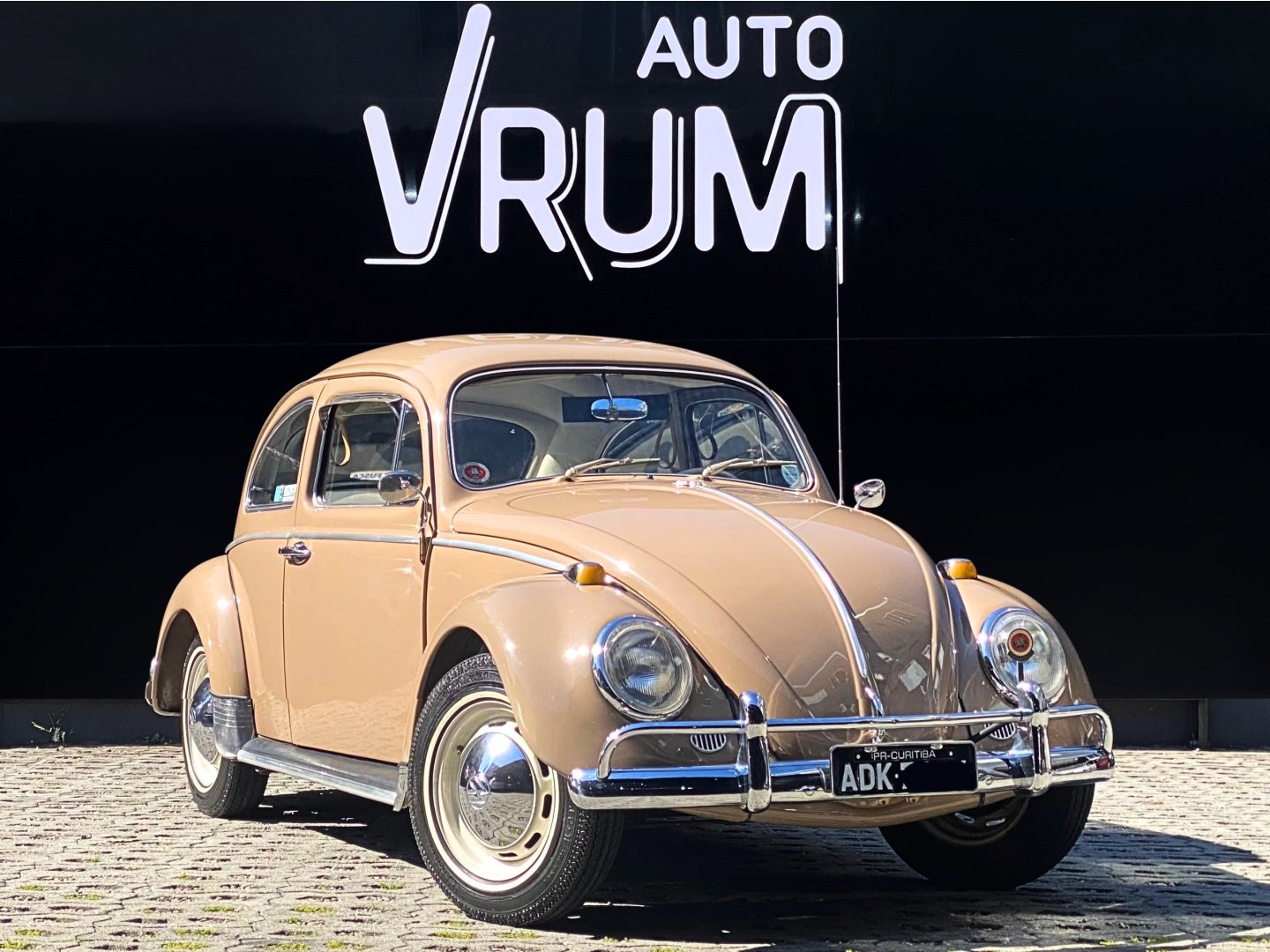 Volkswagen Fusca 1300/1300L na cor Bege em Curitiba / PR - 1032249