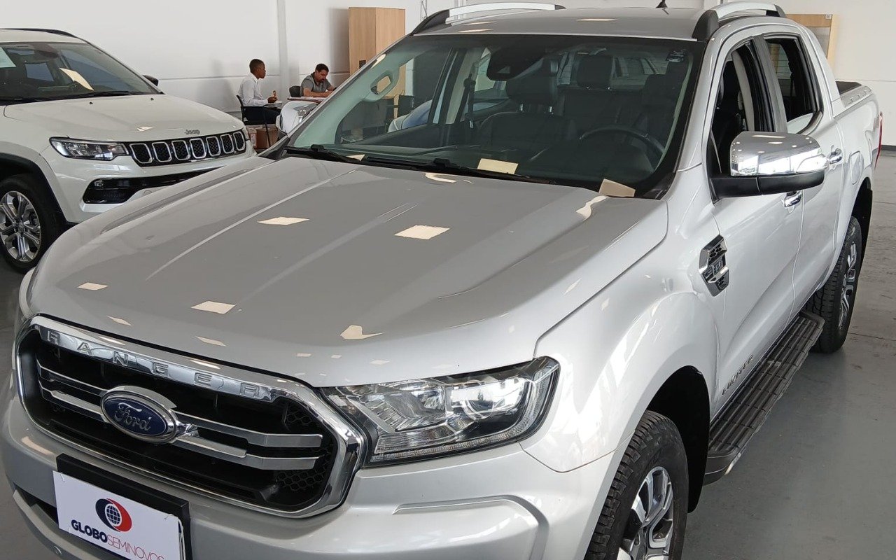 Ford Ranger Limited 3.2 4x4 CD Diesel Aut. na cor Prata em Itajaí / SC - 1033250
