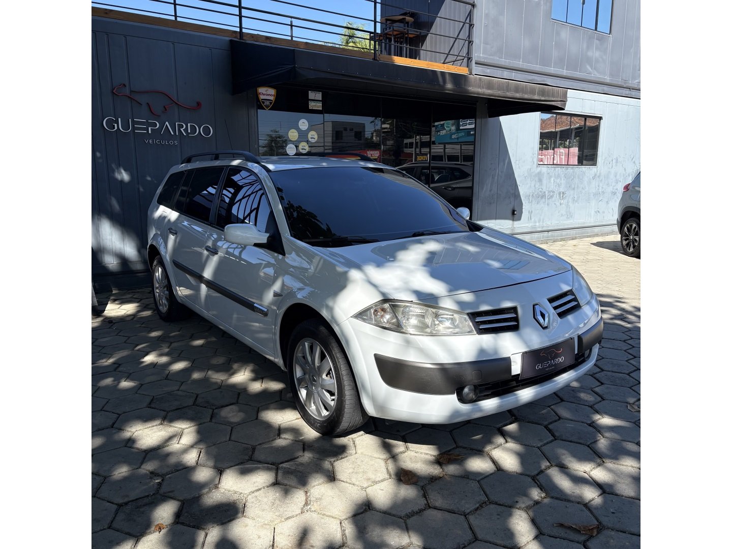 Renault Megane Sedan Dynamique Hi-Flex 1.6 16V na cor Branco em Joinville / SC - 1033359