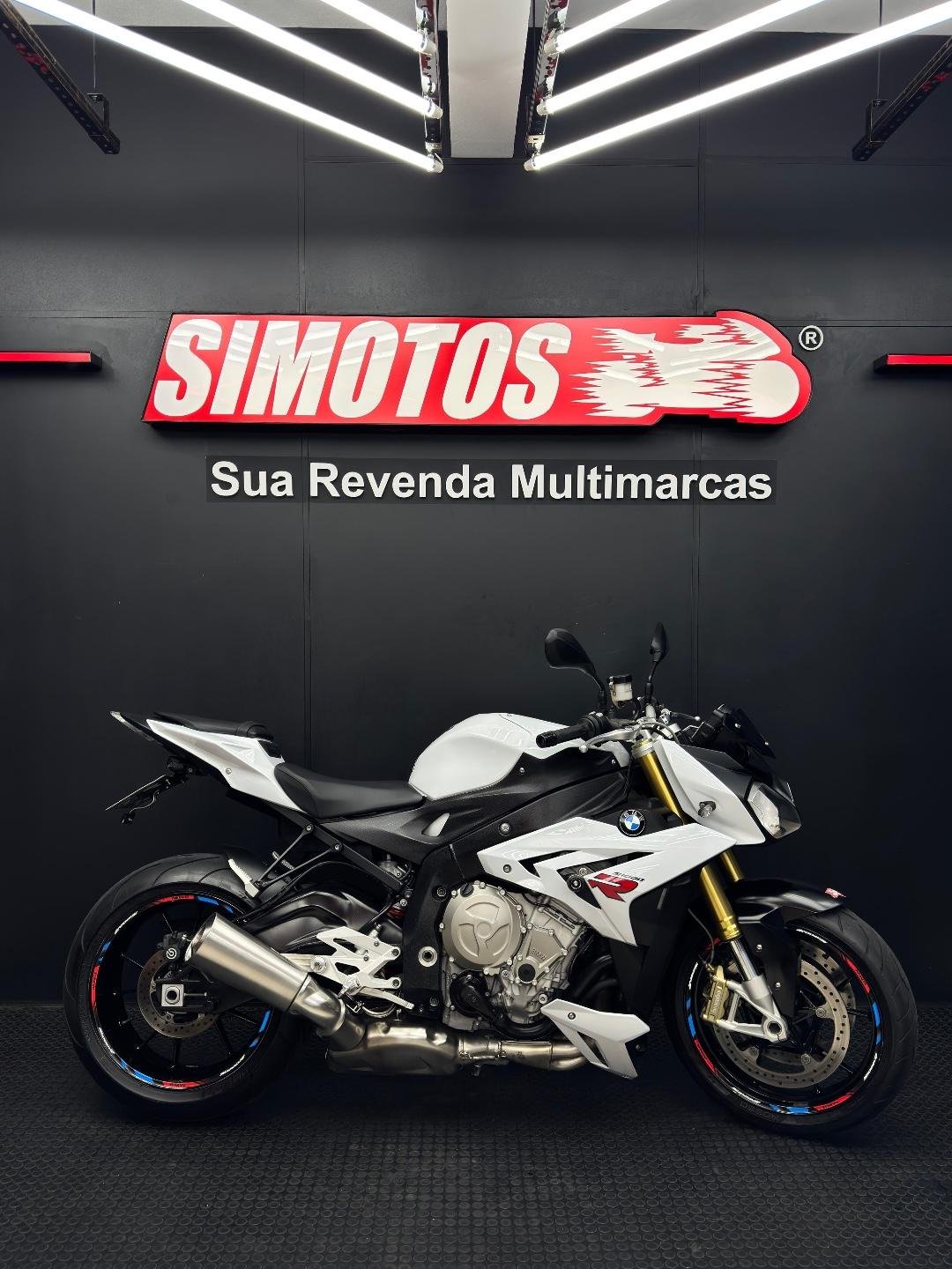 BMW S 1000 R  na cor Branco em Florianópolis / SC - 1033656