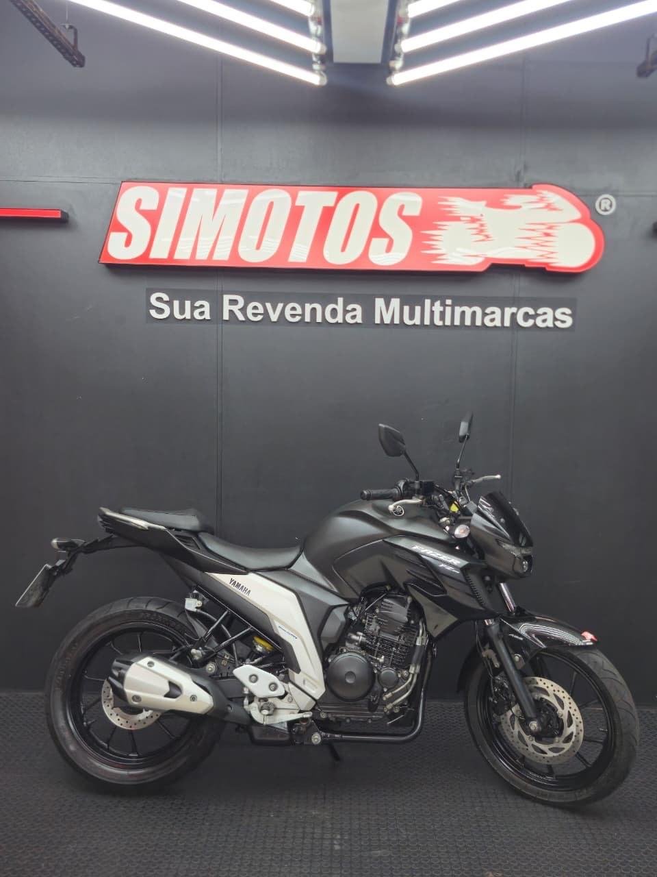 YAMAHA YS 250 FAZER/ FAZER L. EDITION /BLUEFLEX  na cor Preto em Florianópolis / SC - 1034951