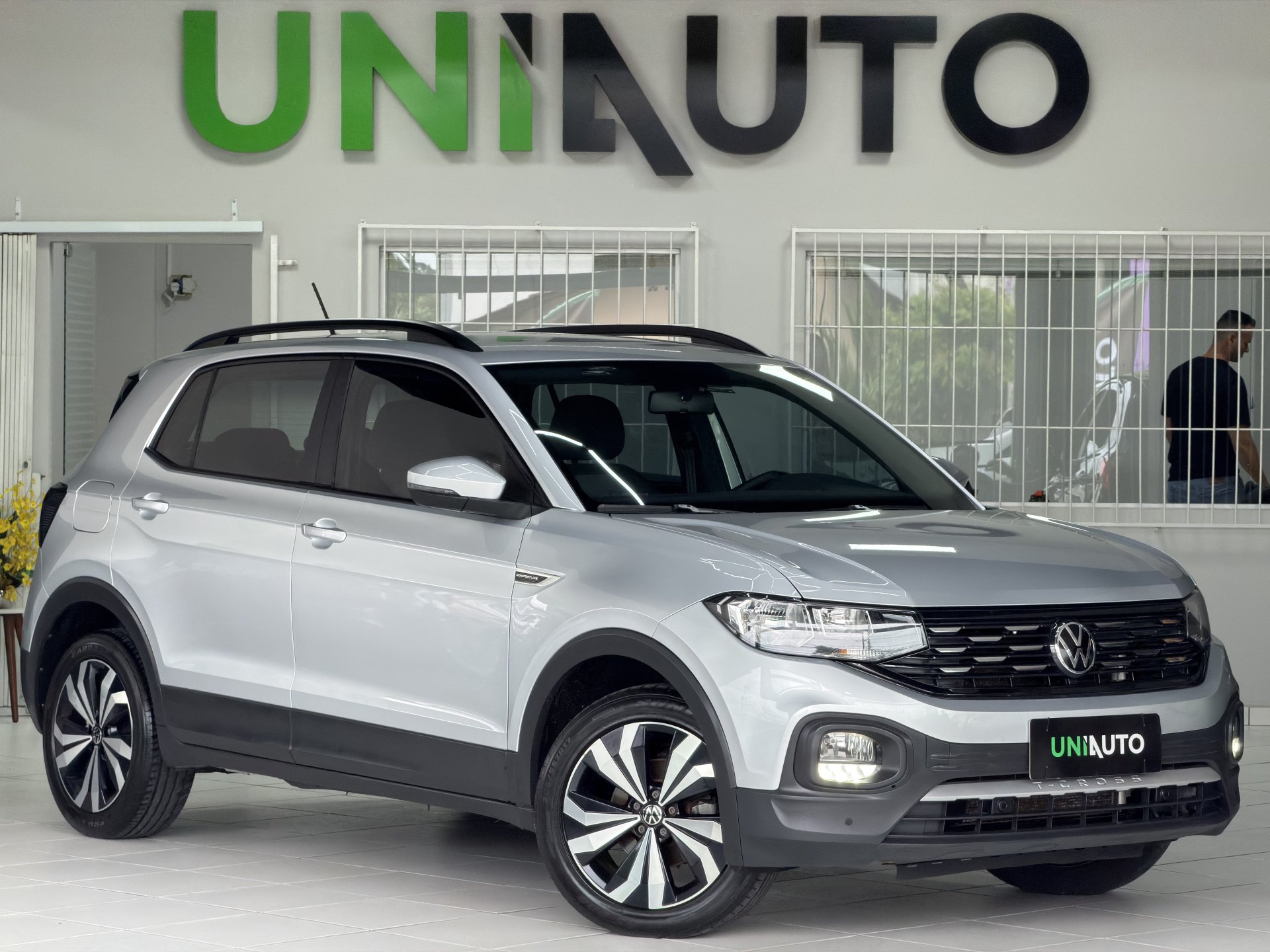Volkswagen T-Cross 200 TSI 1.0 Flex 12V 5p Aut. na cor Prata em Joinville / SC - 1036094
