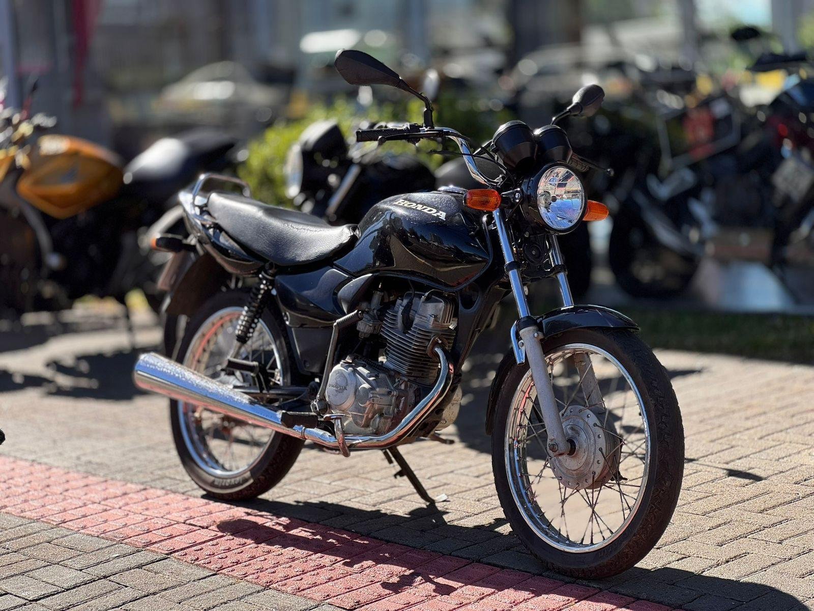 Honda CG 125 FAN / FAN KS / 125 i FAN  na cor Preto em Xanxerê / SC - 1036217