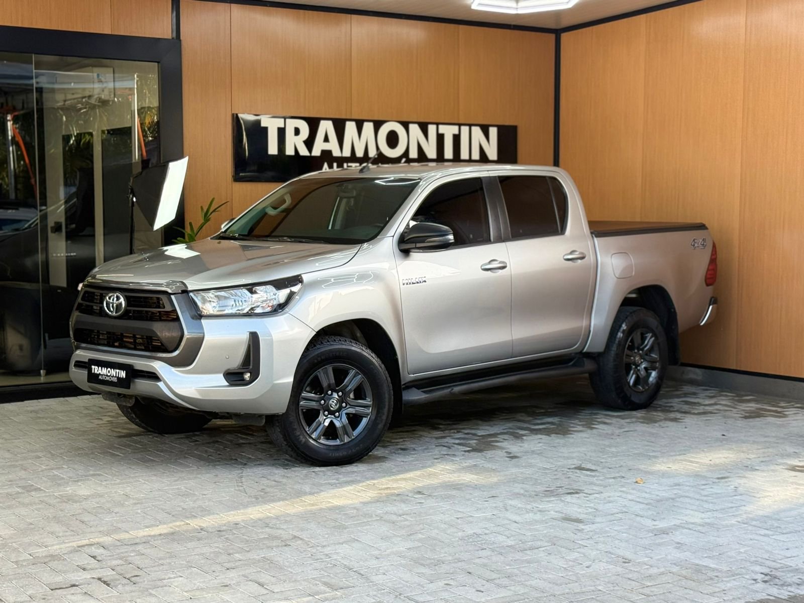 Toyota Hilux CD SR 4x4 2.8 TDI Diesel Aut. na cor Prata em São José / SC - 1036475