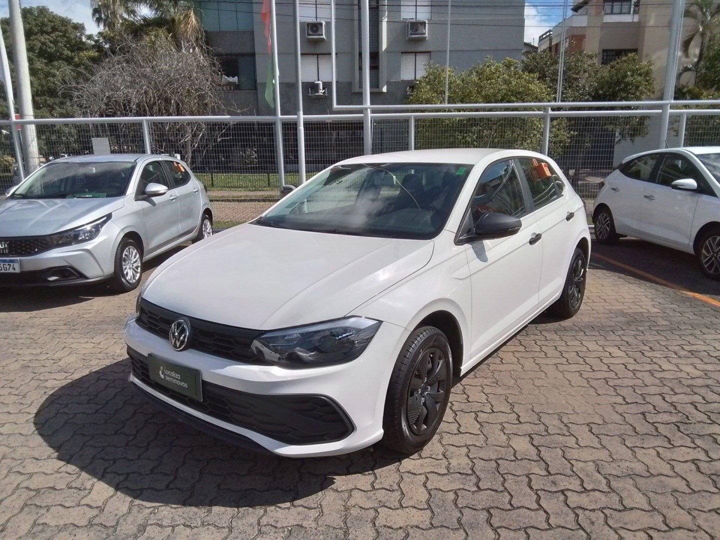 Volkswagen Polo Track Rock in Rio 1.0 Flex 12V 5p na cor Branco em Jaraguá do Sul / SC - 1036534