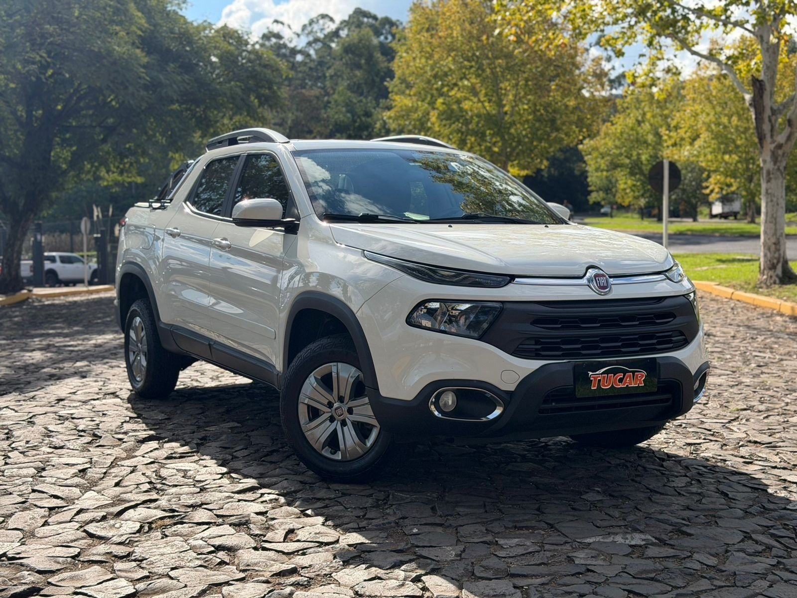 Fiat Toro Freedom 1.8 16V Flex Aut. na cor Branco no Dois Irmãos / RS - 1036674