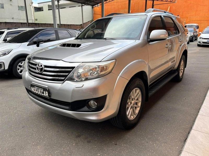 Toyota Hilux SW4 SRV D4-D 4x4 3.0 TDI Dies. Aut na cor Prata em Araucária / PR - 1036929