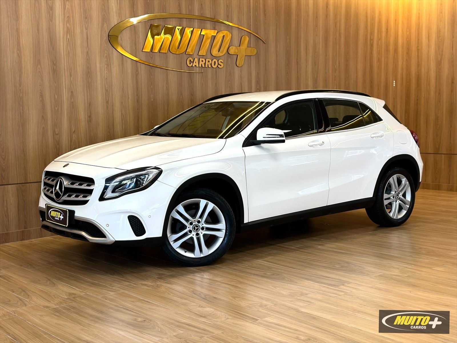 Mercedes-Benz GLA 200 Style 1.6 TB 16V/Flex Aut. na cor Branco em São José / SC - 1061259