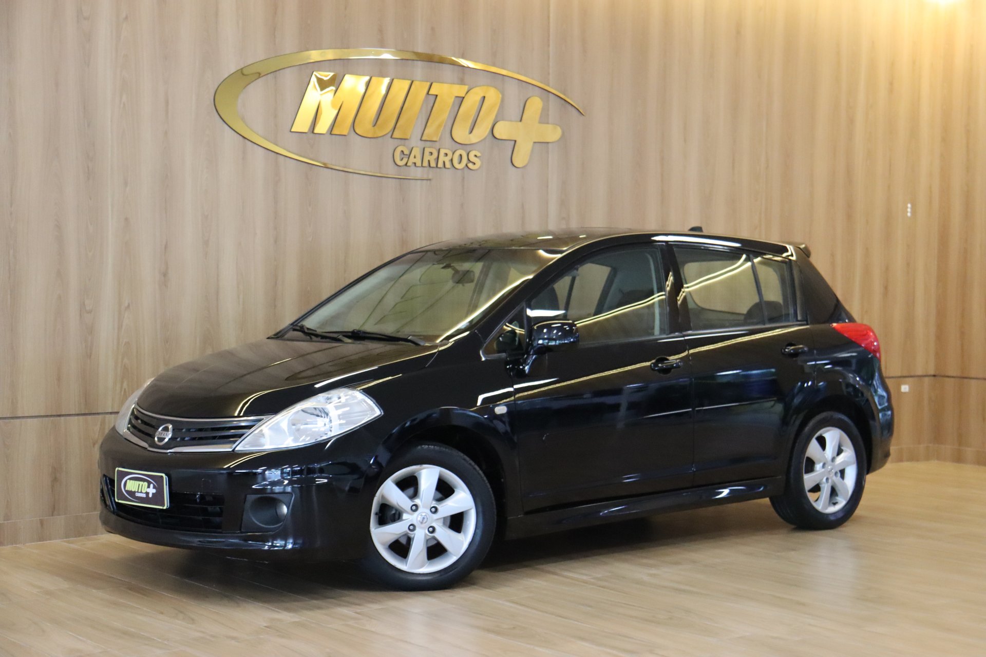 Nissan TIIDA SL 1.8/1.8 Flex 16V Mec. na cor Preto em São José / SC - 1061284