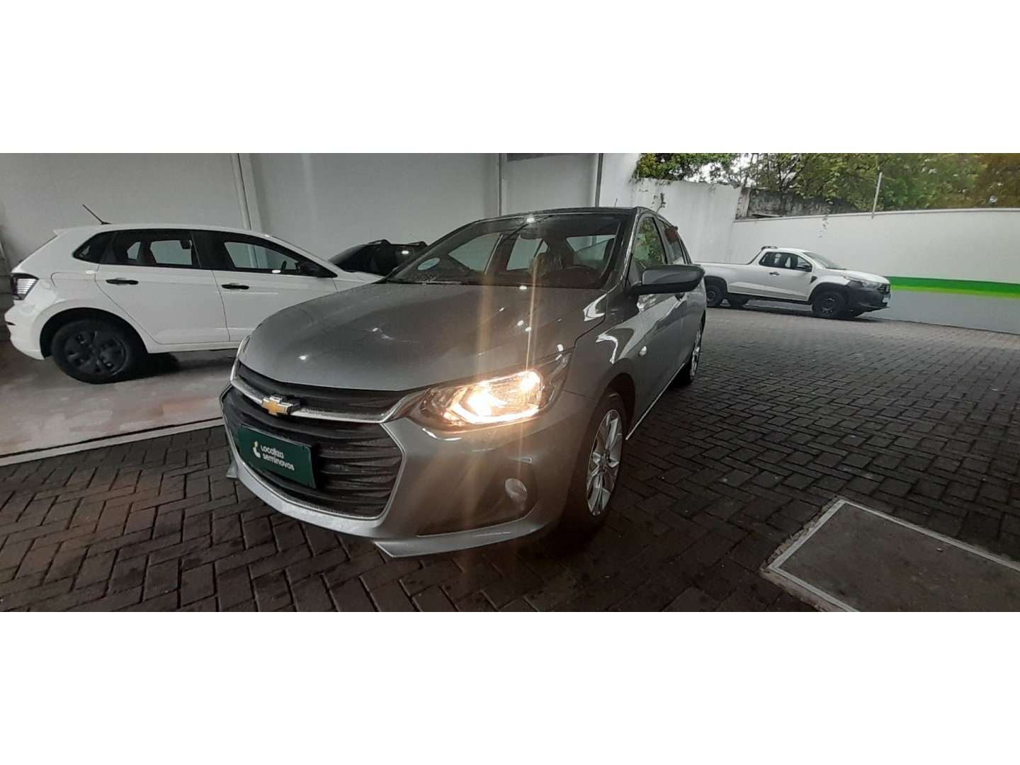Chevrolet Onix HATCH PREM. 1.0 12V TB Flex 5p Aut. na cor Prata em Brusque / SC - 1063835