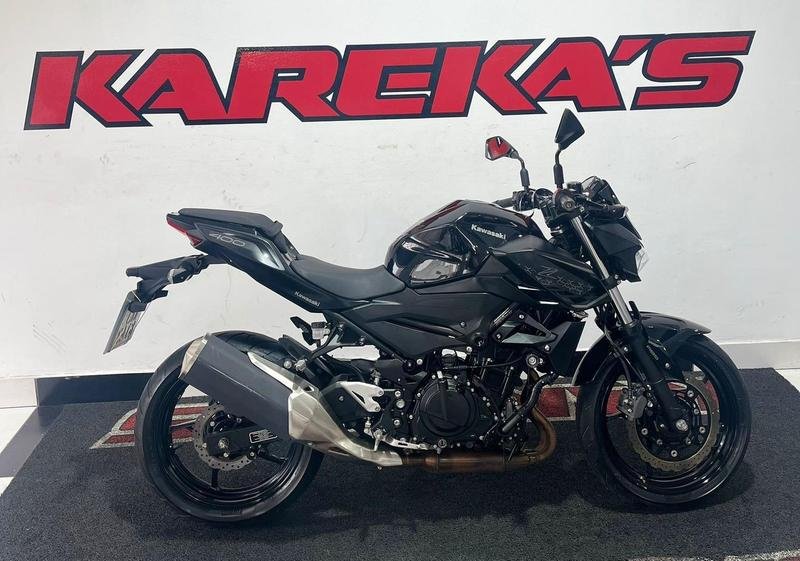 KAWASAKI Z 400  na cor Preto em Curitiba / PR - 1079173