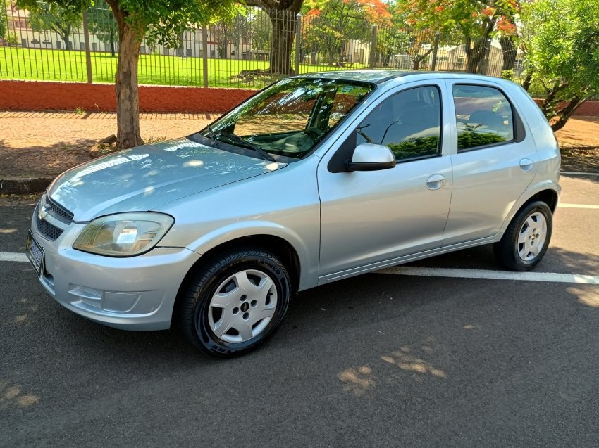 Chevrolet Celta Spirit/ LT 1.0 MPFI 8V FlexP. 5p na cor Prata em Campinas / SP - 10809