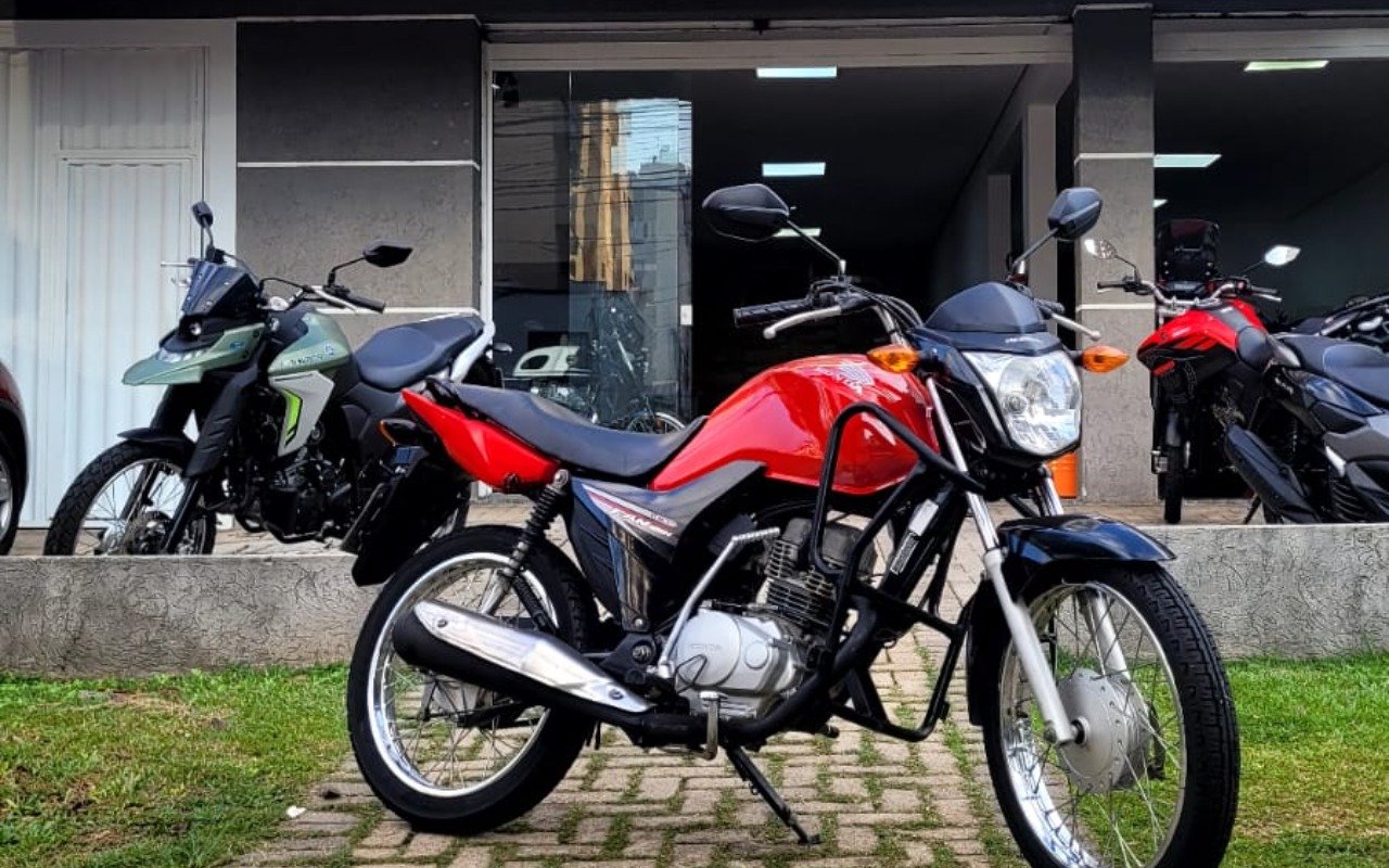 Honda CG 125 FAN / FAN KS / 125 i FAN  na cor Vermelho em Curitiba / PR - 1082492