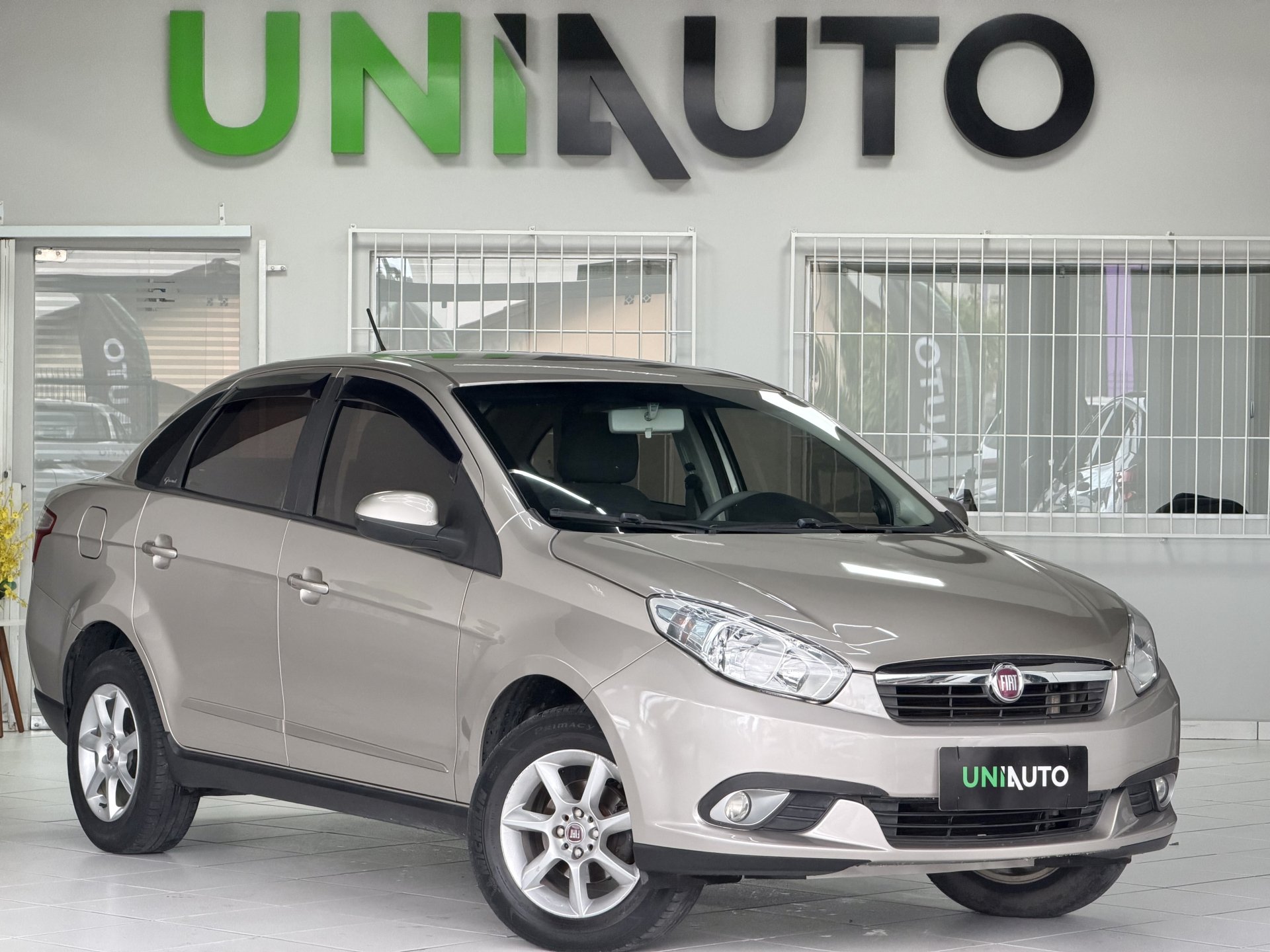 Fiat Grand Siena ATTRAC. 1.4 EVO F.Flex 8V na cor Bege em Joinville / SC - 1085049
