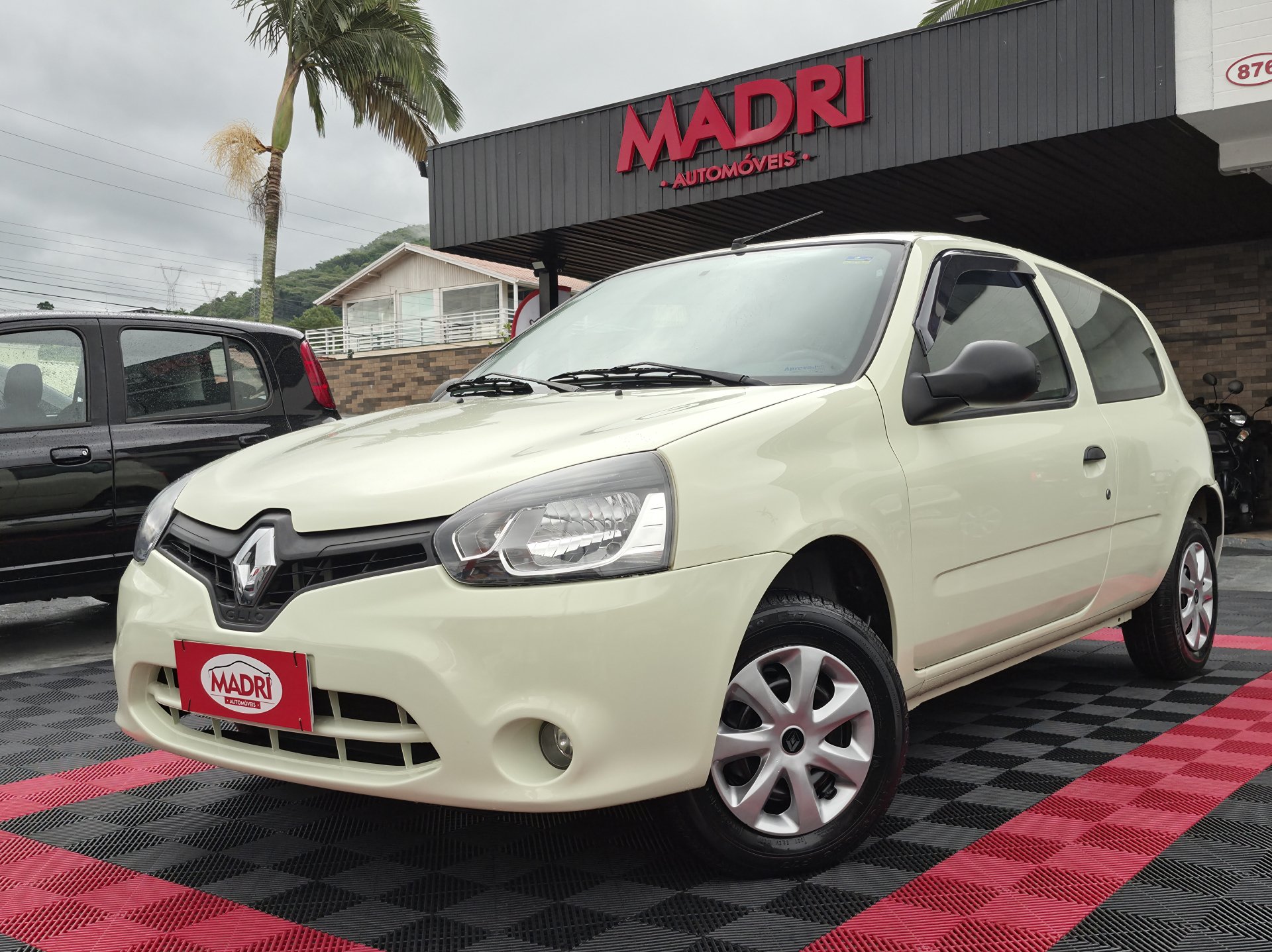 Renault Clio Authentique 1.0/1.0 Hi-Power 16V 3p na cor Branco em Palhoça / SC - 1085500