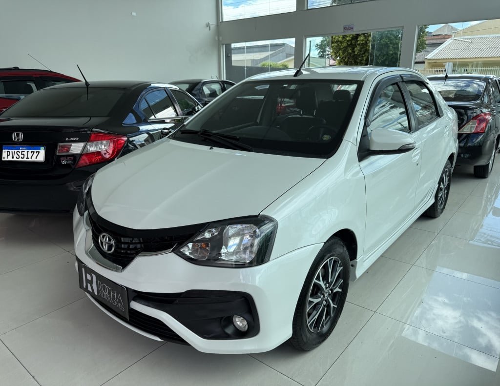 Toyota Etios PLATINUM Sed. 1.5 Flex 16V 4p Aut. na cor Branco em Curitiba / PR - 10910