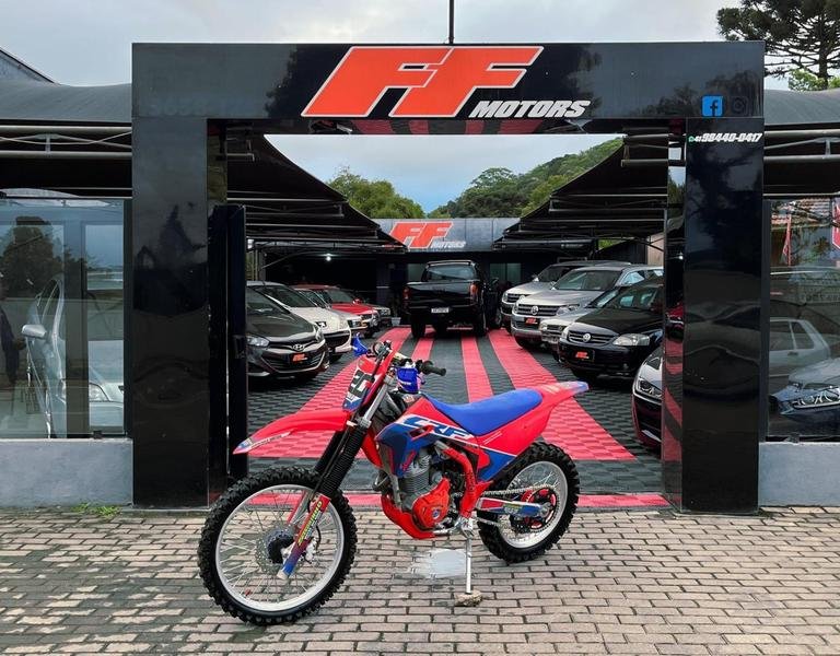 Honda CRF 250 F  na cor Vermelho em Bocaiúva do Sul / PR - 11286