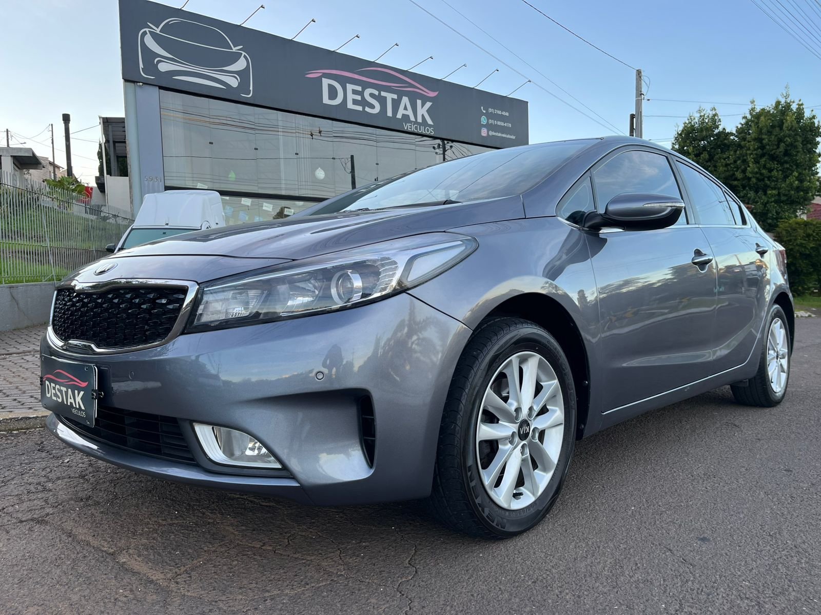 Kia Cerato 1.6 16V Flex Aut. na cor Cinza no Dois Irmãos / RS - 11298
