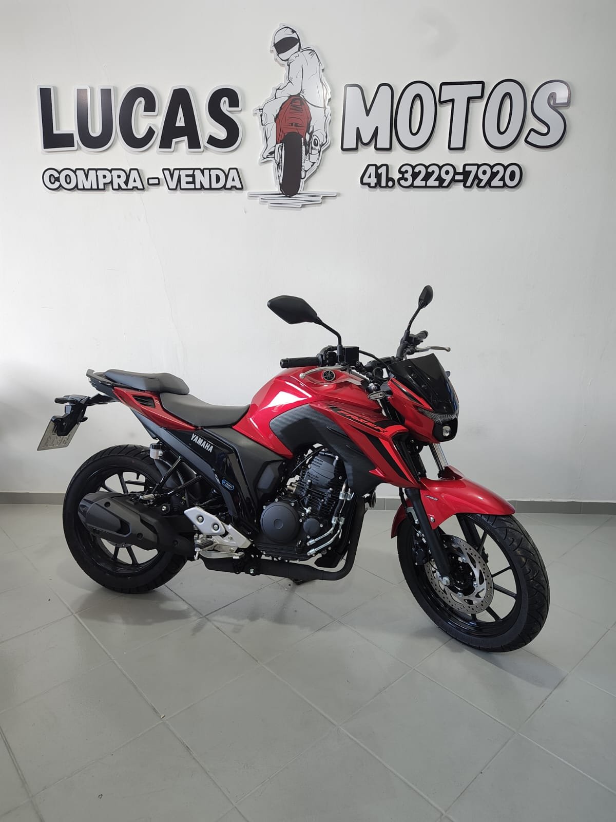 YAMAHA FZ25 250 FAZER CONNECTED  na cor Vermelho em Curitiba / PR - 11330