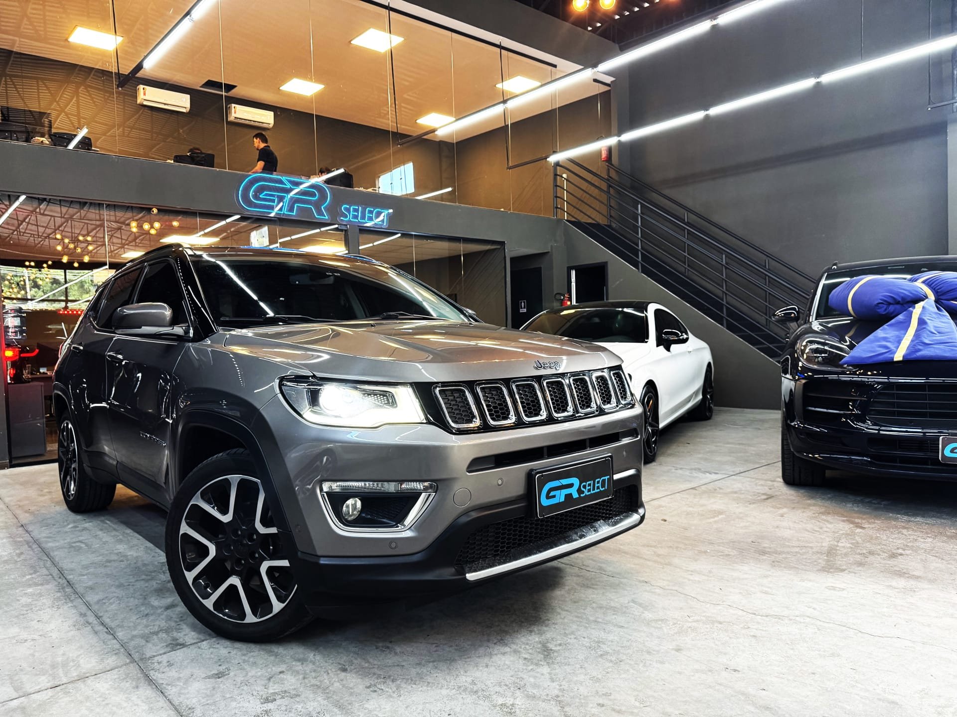 Jeep COMPASS LONGITUDE 2.0 4x2 Flex 16V Aut. na cor Cinza em Florianópolis / SC - 11534