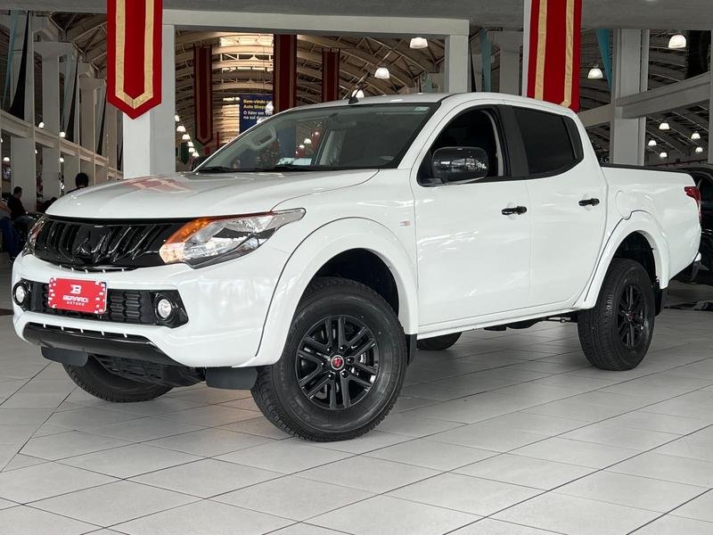Mitsubishi Triton GLS 2.4 CD 4x4 TB Diesel Aut. na cor Branco em Curitiba / PR - 11633