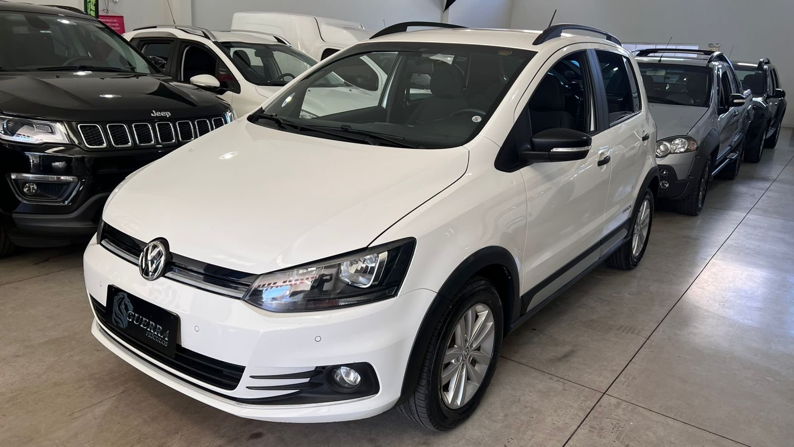 Volkswagen Fox TRACK 1.0 Flex 12V 5p na cor Branco em Maringá / PR - 1171