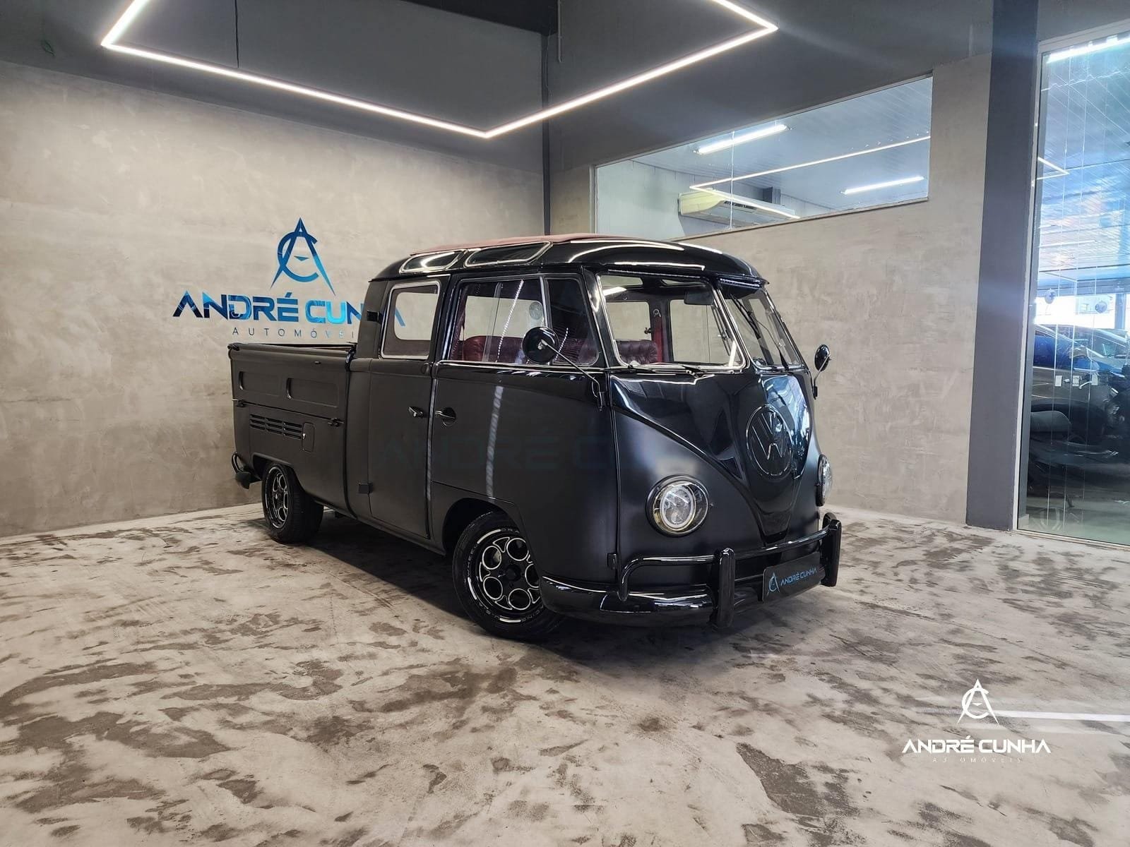 VW - VolksWagen Kombi Pick-Up Diesel  na cor Preto em Palhoça / SC - 12616