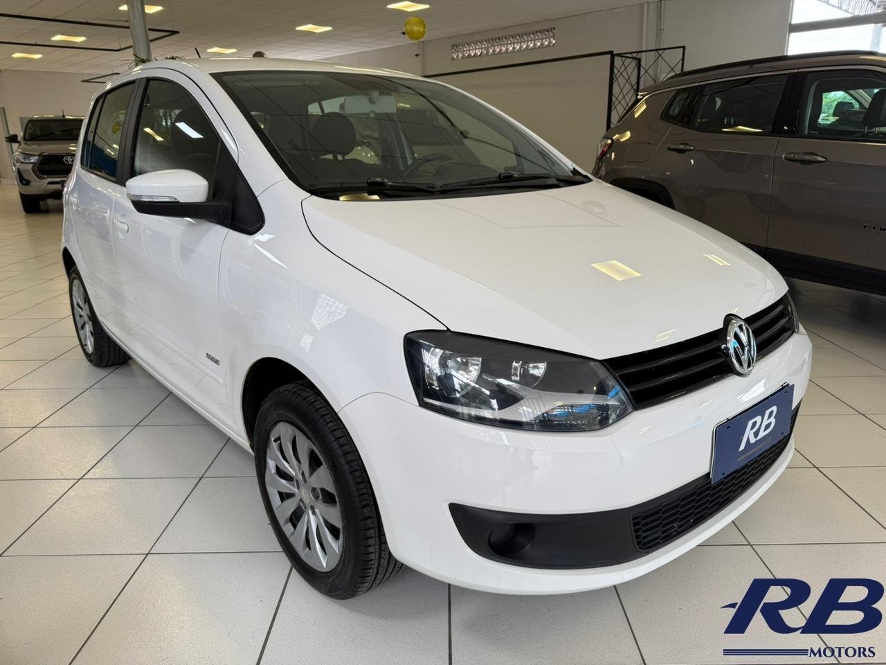 Volkswagen Fox 1.0 Mi Total Flex 8V 5p na cor Branco em Itajaí / SC - 13228