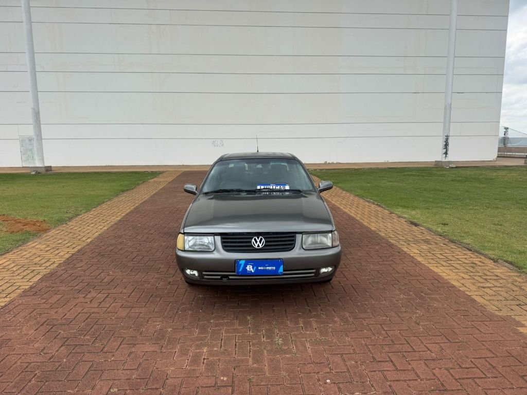 Volkswagen Santana 2.0 Mi 2p e 4p na cor Cinza em Paulínia / SP - 13368