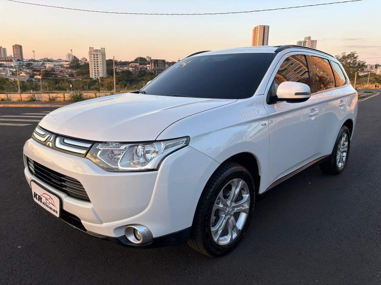Mitsubishi OUTLANDER 3.0/ GT 3.0 V6 Aut. na cor Branco em Ribeirão Preto / SP - 13724