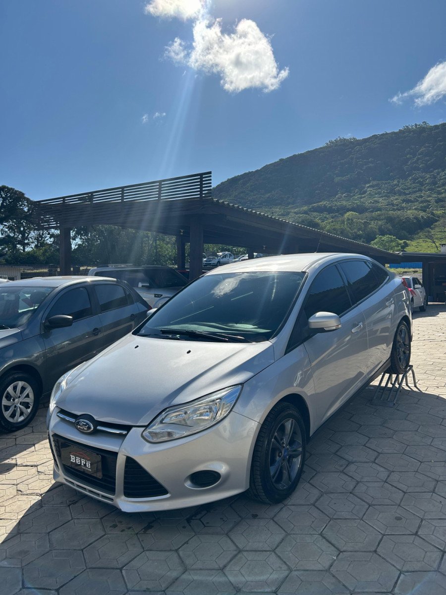 Ford Focus Ghia Sed. 2.0 16V/2.0 16V Flex Aut na cor Cinza no Osório / RS - 13761
