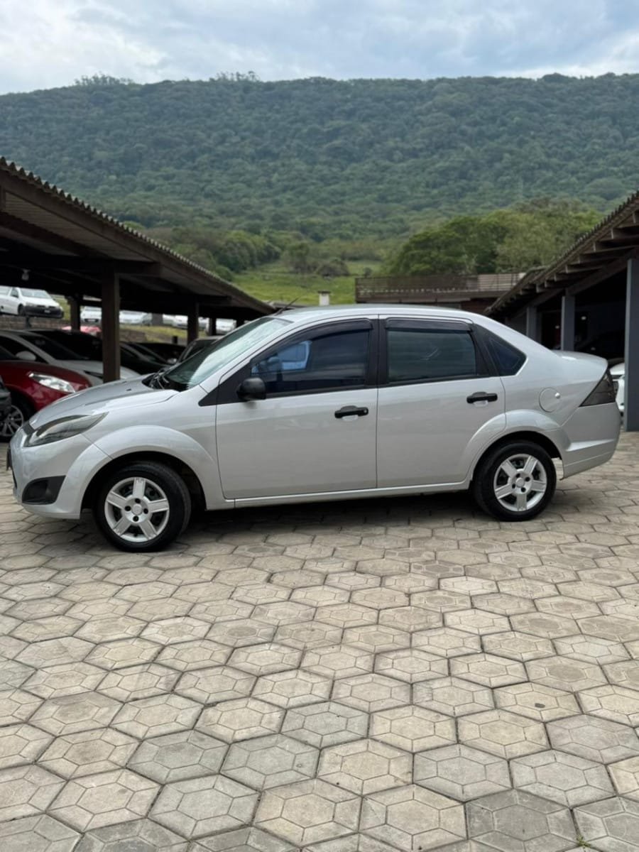 Ford Fiesta Class 1.6 8V 98cv 5p na cor Cinza no Osório / RS - 13806