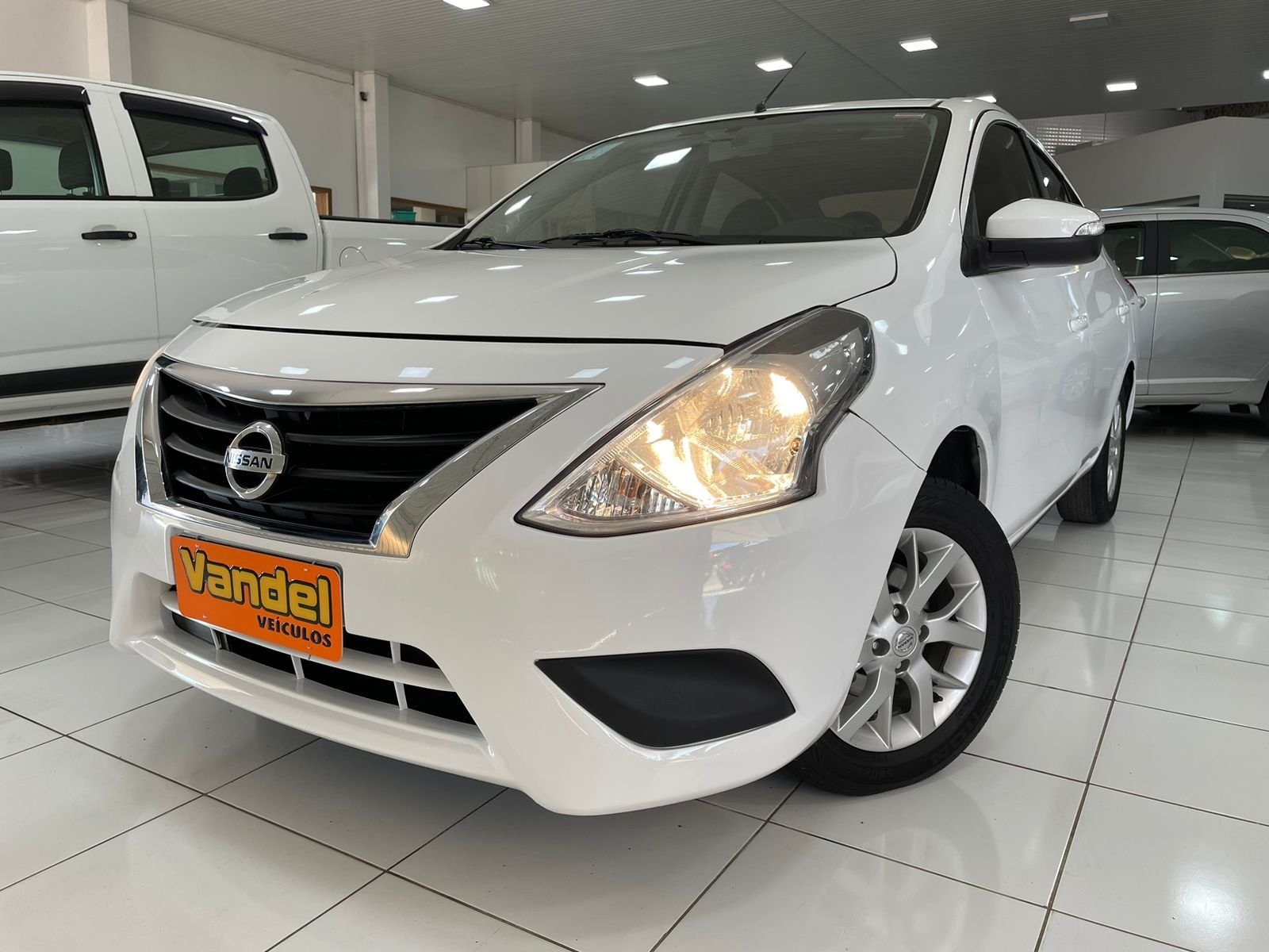 Nissan VERSA SV 1.6 16V FlexStart 4p Aut. na cor Branco no Sapucaia do Sul / RS - 14402