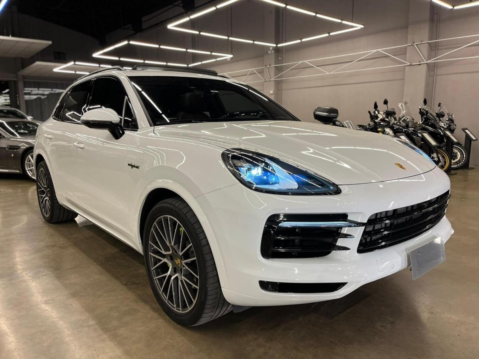 Porsche Cayenne 3.0 V6 (Híbrido) na cor Branco no Passo Fundo / RS - 15020