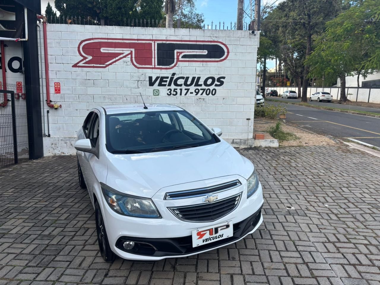 Chevrolet Onix HATCH LTZ 1.4 8V FlexPower 5p Mec. na cor Branco em Valinhos / SP - 15304