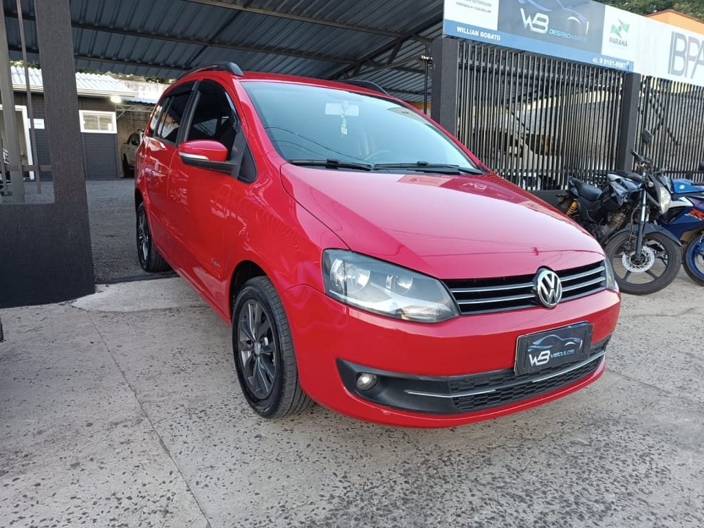 Volkswagen SpaceFox 1.6/ 1.6 Trend Total Flex 8V 5p na cor Vermelho em Imbituva / PR - 15570