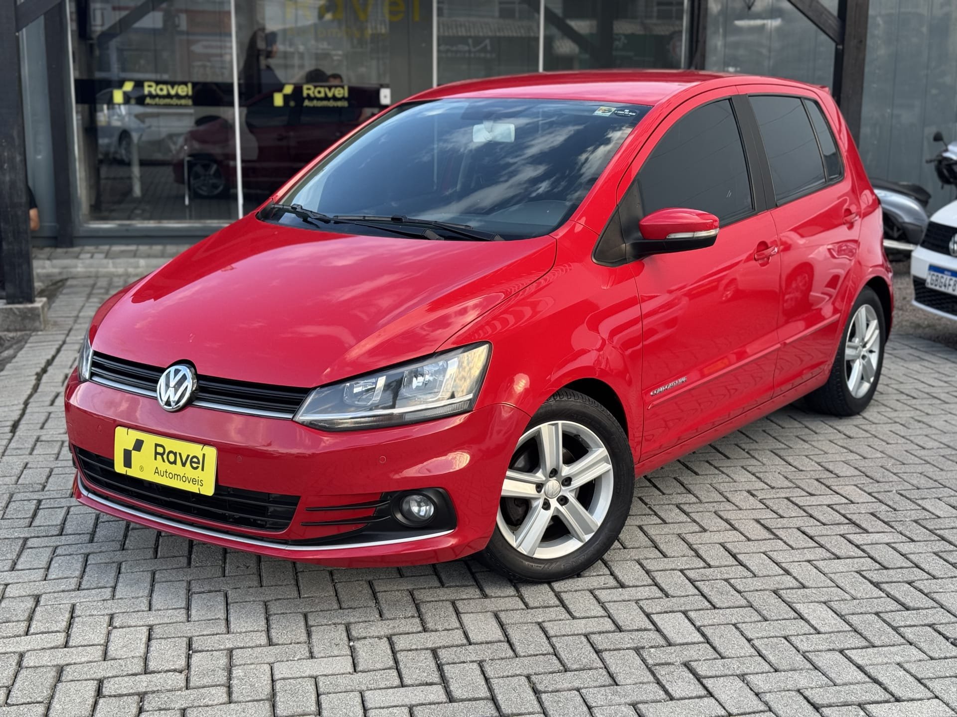 Volkswagen Fox Comfortline 1.0 Flex 8V 5p na cor Vermelho em Palhoça / SC - 15724