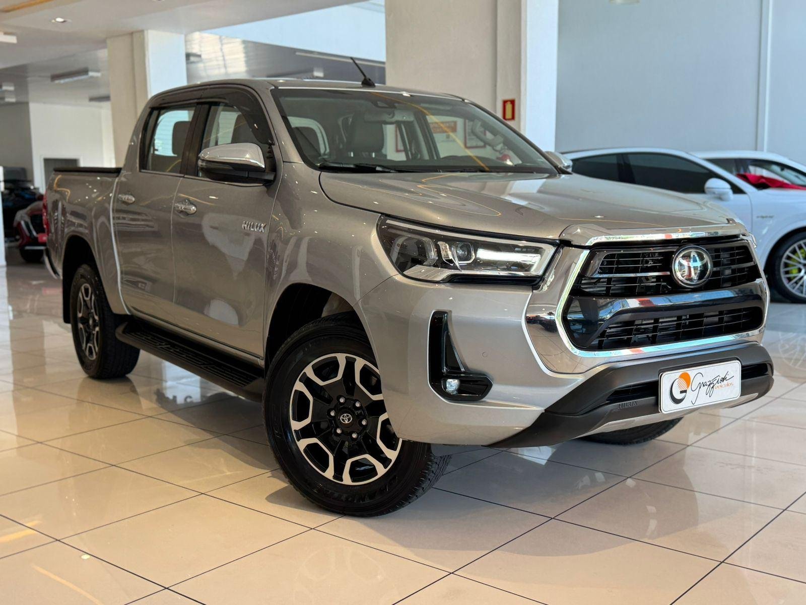 Toyota Hilux CD SRX 4x4 2.8 TDI 16V Diesel Aut. na cor Prata no Rio Grande / RS - 16307