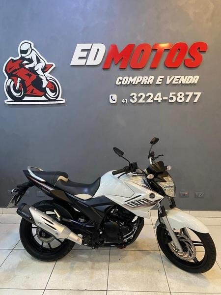 YAMAHA FAZER 600/ FZ6 S  na cor Branco em Curitiba / PR - 16372