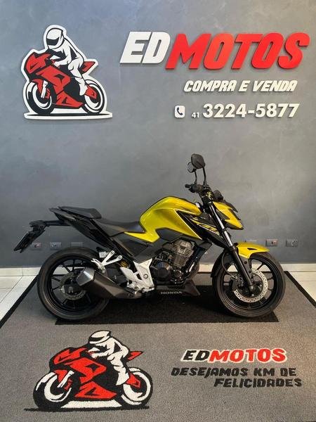 Honda CB 300F Twister Flex  na cor Amarelo em Curitiba / PR - 16398