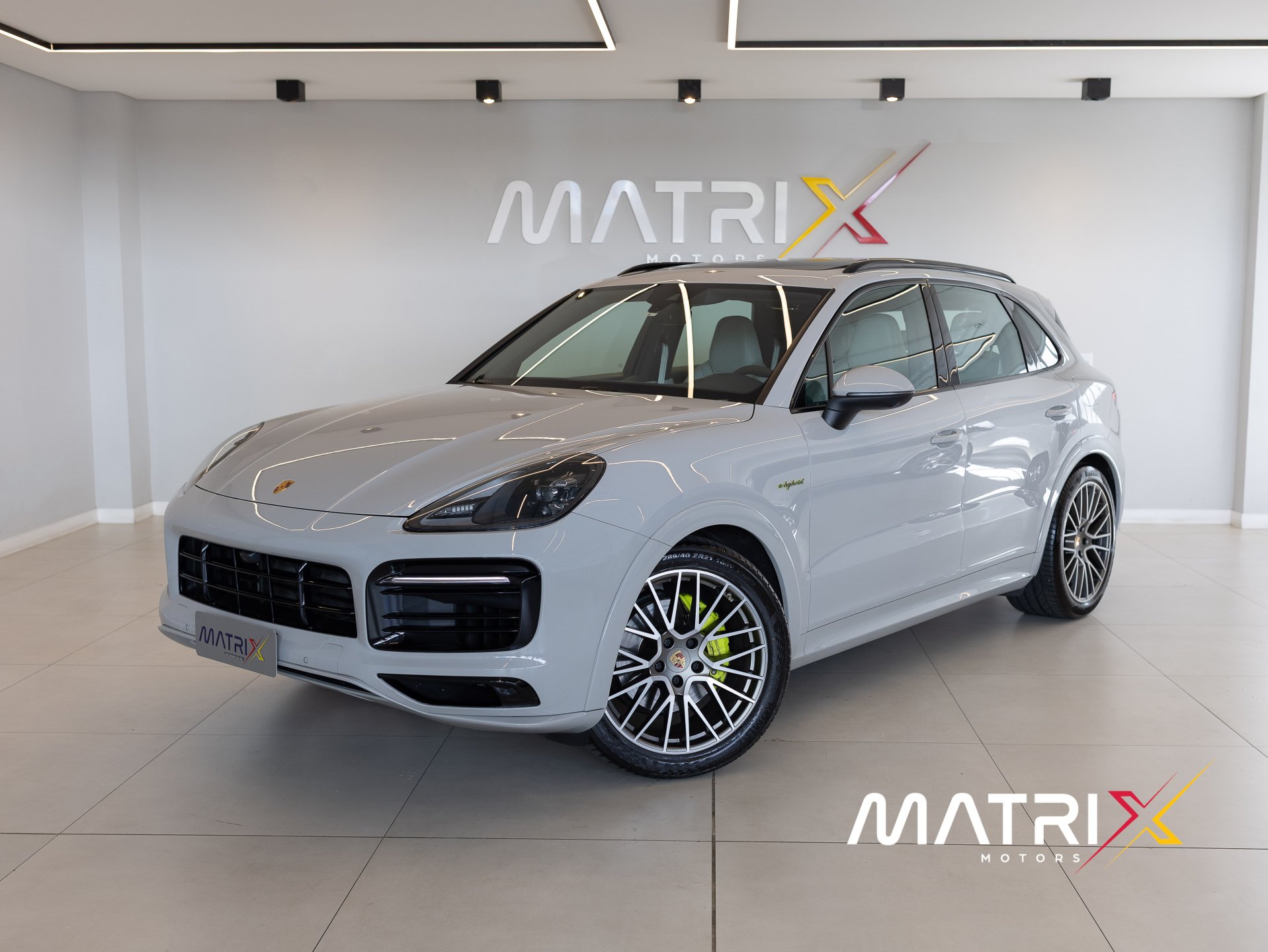 Porsche Cayenne Coupe Platinum Ed. 3.0 (Híbrido) na cor Cinza em São José / SC - 16726