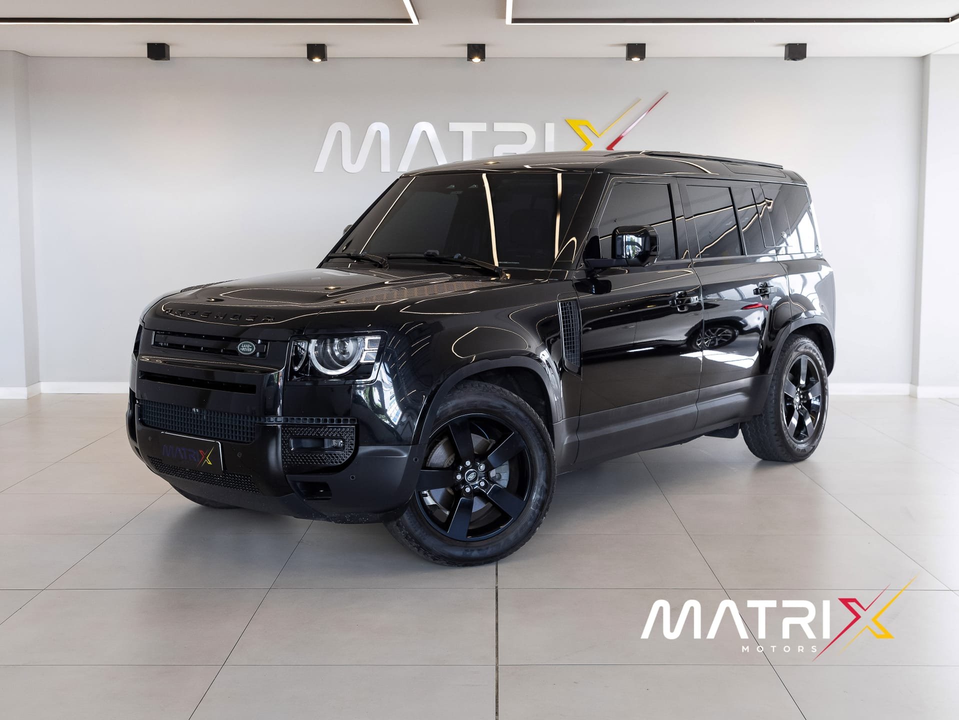 Land Rover Defender 110 2.0 Turbo HSE Si4 Aut. na cor Preto em São José / SC - 16783