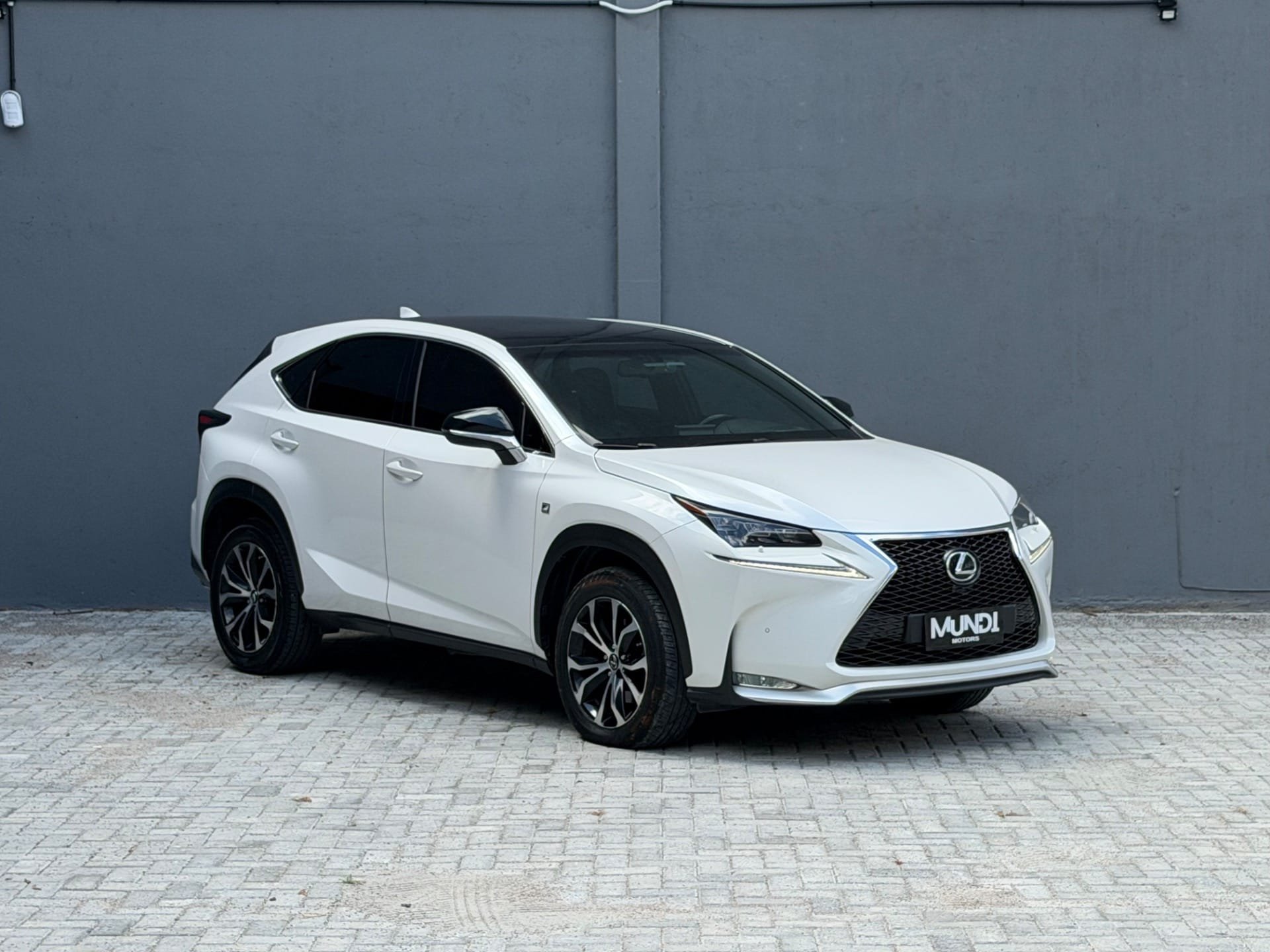 Lexus NX-200t F-Sport AWD 2.0 16v 238cv Aut. na cor Branco em Curitiba / PR - 16972