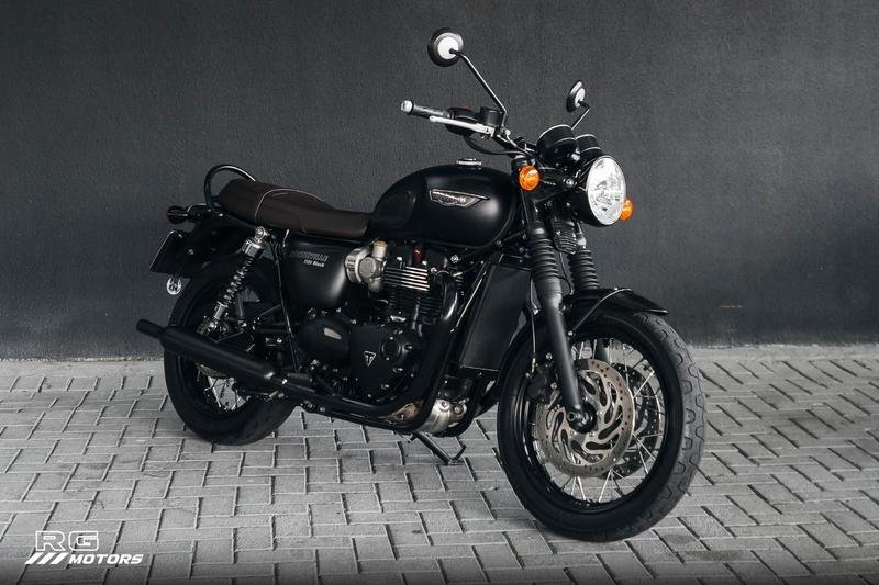 TRIUMPH BONNEVILLE T120 BLACK  na cor Preto em Curitiba / PR - 17562