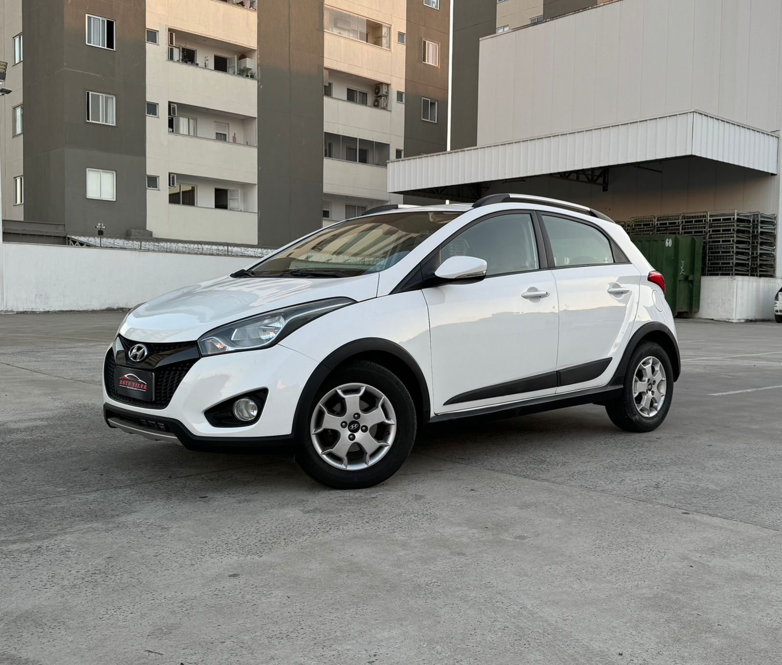 Hyundai HB20X Style 1.6 Flex 16V Aut. na cor Branco em Itajaí / SC - 17586