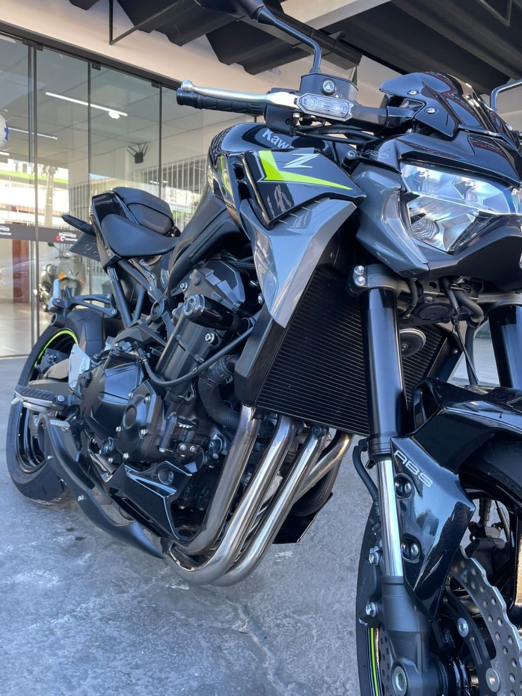 KAWASAKI Z 900  na cor Preto em Florianópolis / SC - 18039