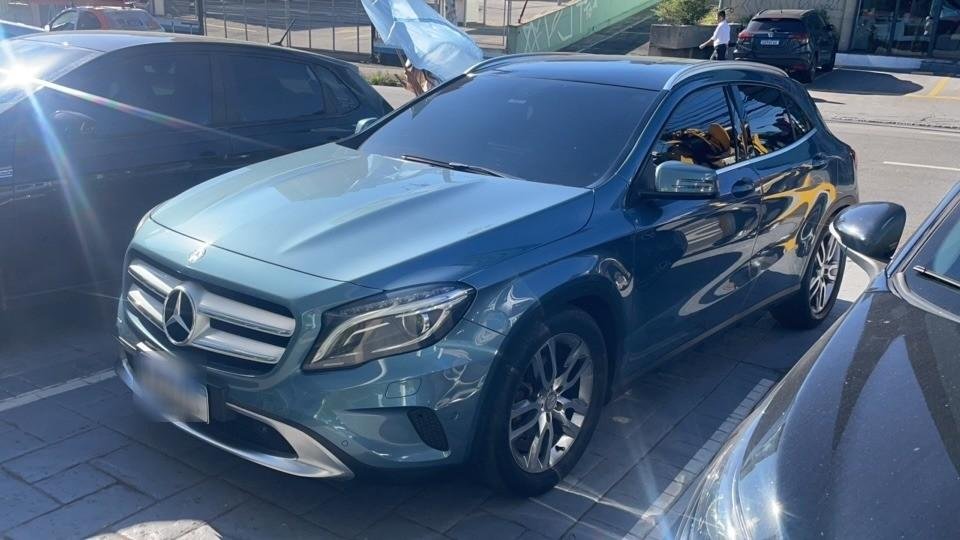 Mercedes-Benz GLA 200 Advance 1.6/1.6 TB 16V Flex Aut. na cor Azul em Joinville / SC - 18132
