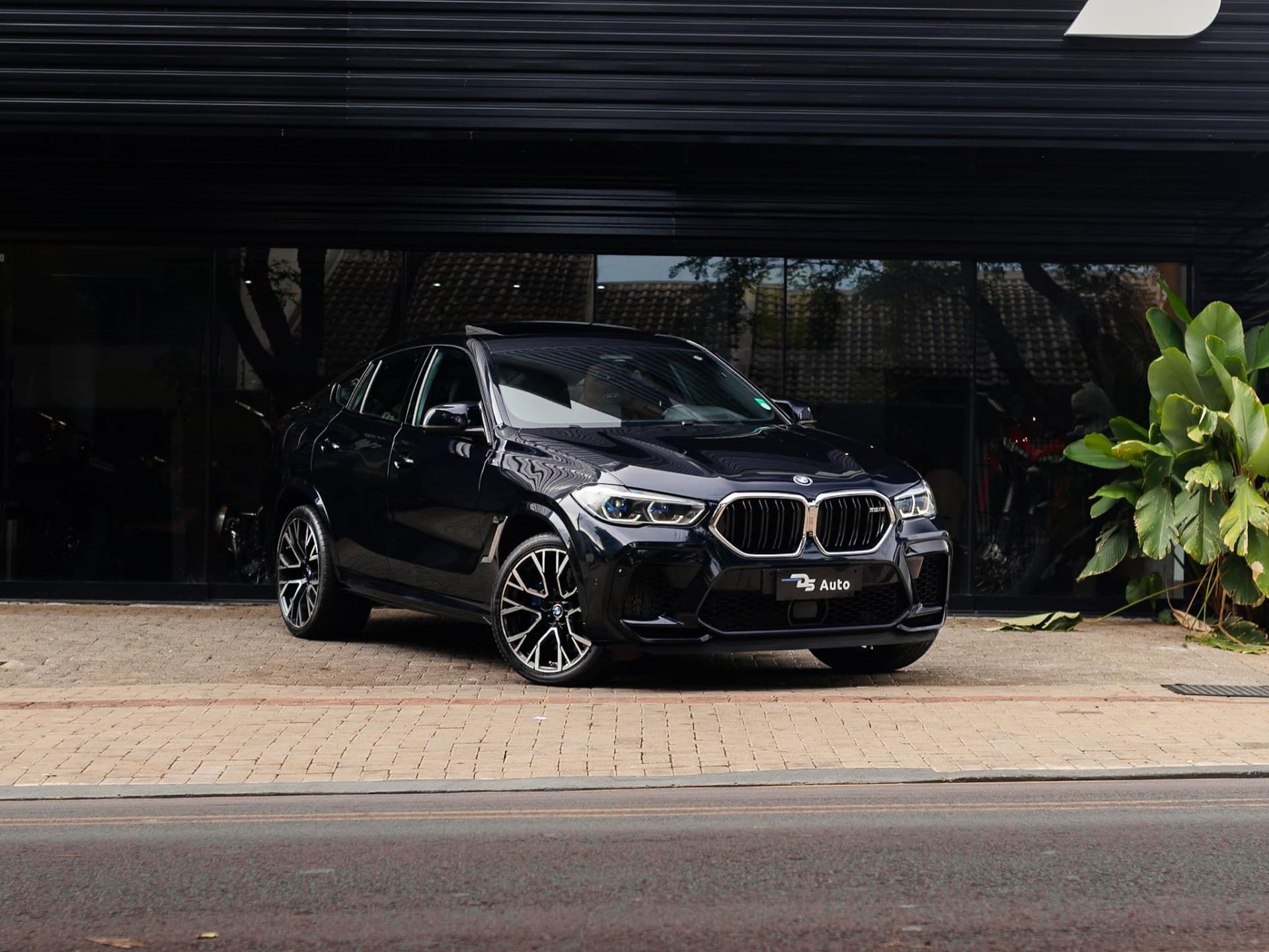 imagem de M 4.4 4x4 V8 32V Bi-Turbo Aut.