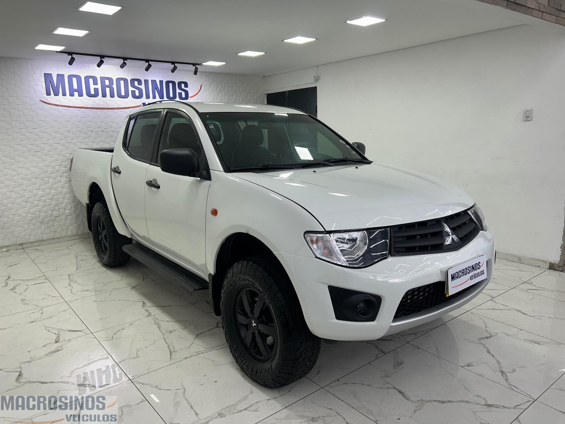 Mitsubishi L200 Triton GLS 3.2 CD TB Int.Diesel Mec na cor Branco no Canoas / RS - 20182