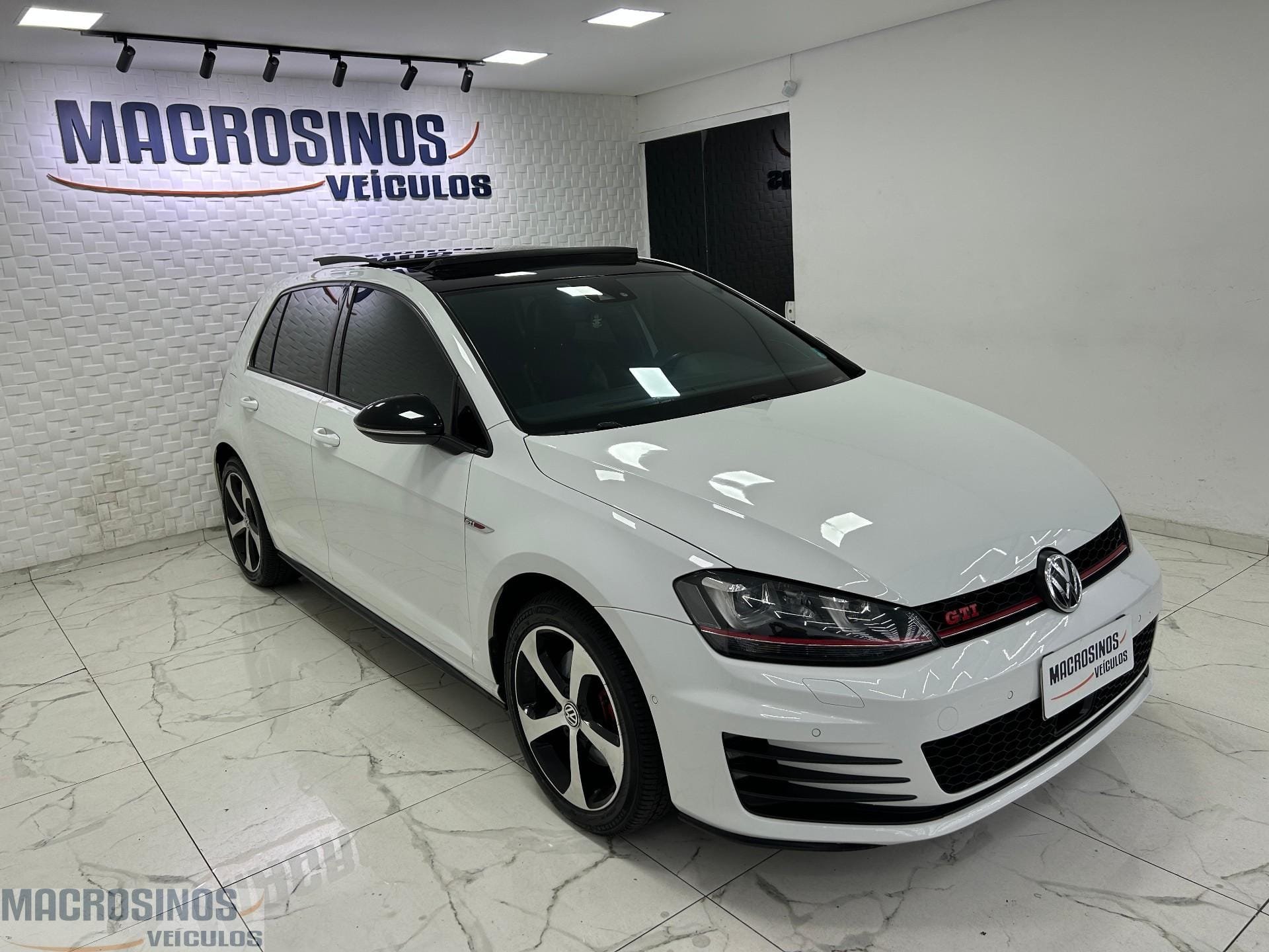 Volkswagen Golf GTi 2.0 na cor Branco no Canoas / RS - 20188